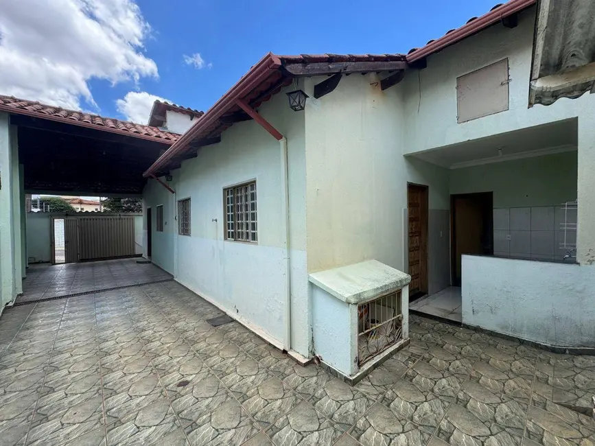 Foto 4 de Casa com 3 quartos para alugar, 252m2 em Vila São Jorge, Anapolis - GO