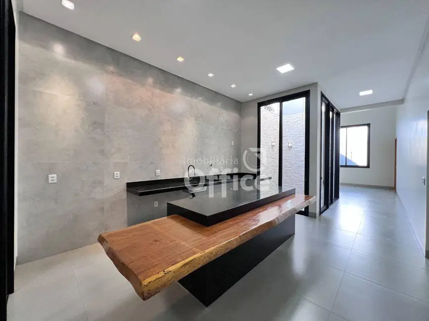Foto 6 de Casa com 3 quartos à venda, 300m2 em Setor Sul Jamil Miguel, Anapolis - GO