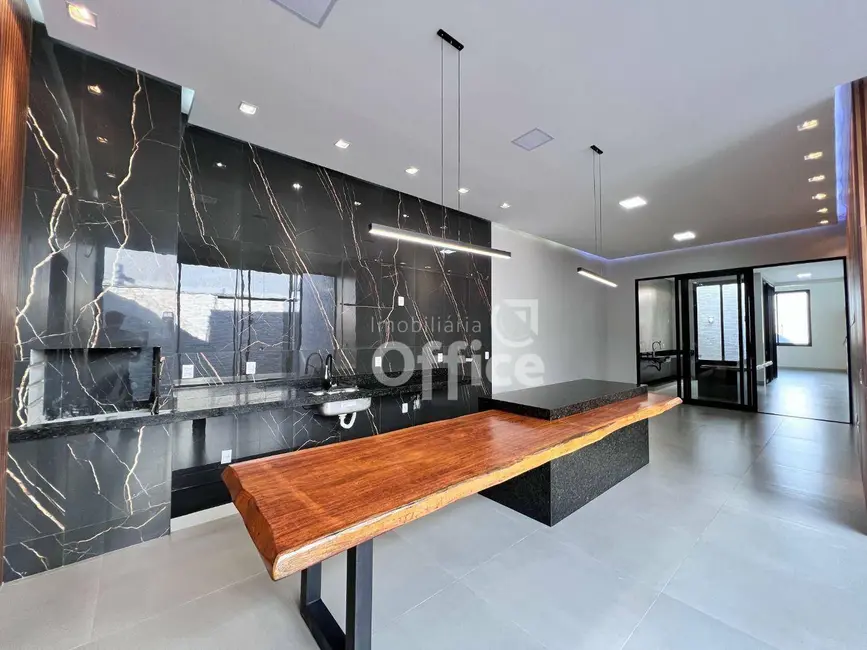Foto 9 de Casa com 3 quartos à venda, 300m2 em Setor Sul Jamil Miguel, Anapolis - GO
