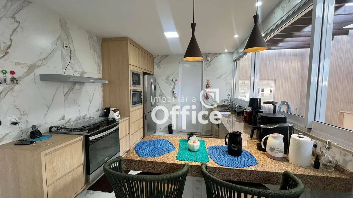 Foto 4 de Casa com 3 quartos à venda, 876m2 em Condomínio Residencial Grand Trianon, Anapolis - GO