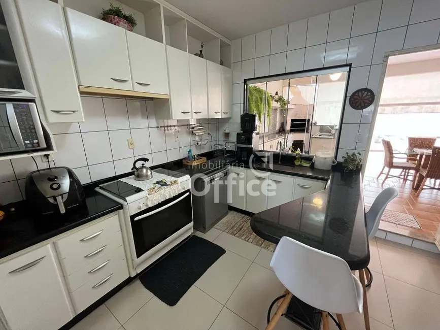 Casa com 4 quartos à venda, 420m2 em Anápolis City, Anapolis - GO - imagem 9 Foto 9 de Casa com 4 quartos à venda, 420m2 em Anápolis City, Anapolis - GO