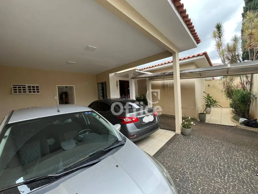 Casa com 4 quartos à venda, 420m2 em Anápolis City, Anapolis - GO - imagem 2 Foto 2 de Casa com 4 quartos à venda, 420m2 em Anápolis City, Anapolis - GO