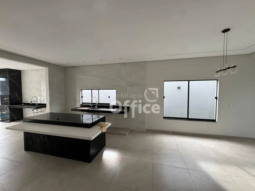 Casa com 3 quartos à venda, 300m2 em Anapolis - GO - imagem 4 Foto 4 de Casa com 3 quartos à venda, 300m2 em Anapolis - GO