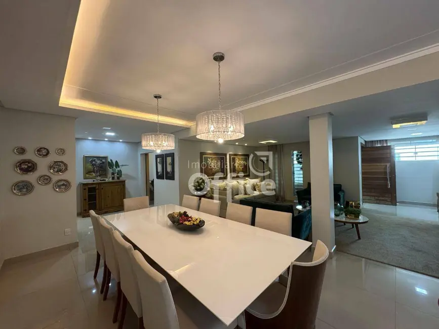 Casa com 3 quartos para alugar, 445m2 em Vila Santana, Anapolis - GO - imagem 4 Foto 4 de Casa com 3 quartos para alugar, 445m2 em Vila Santana, Anapolis - GO