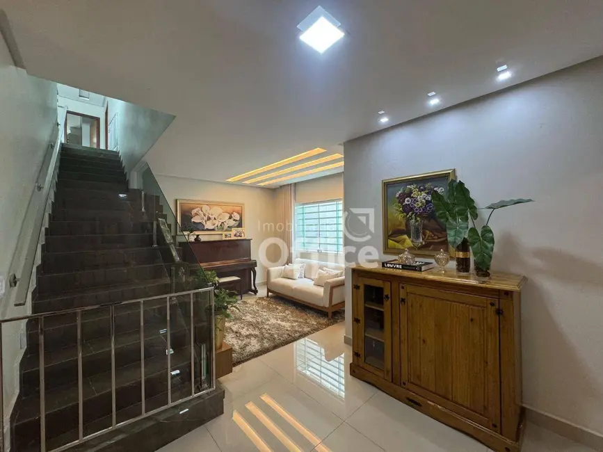 Casa com 3 quartos para alugar, 445m2 em Vila Santana, Anapolis - GO - imagem 9 Foto 9 de Casa com 3 quartos para alugar, 445m2 em Vila Santana, Anapolis - GO