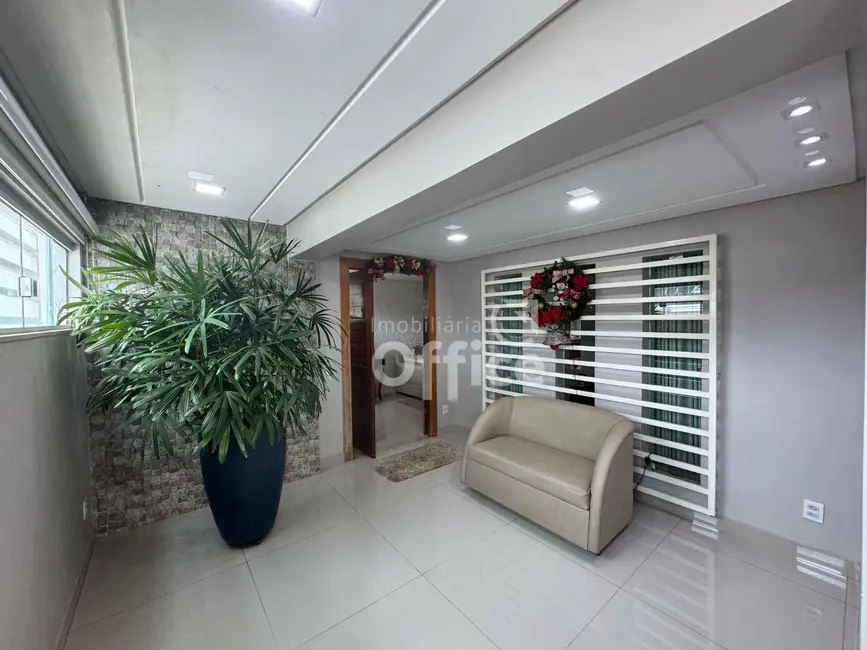 Casa com 3 quartos para alugar, 445m2 em Vila Santana, Anapolis - GO - imagem 2 Foto 2 de Casa com 3 quartos para alugar, 445m2 em Vila Santana, Anapolis - GO