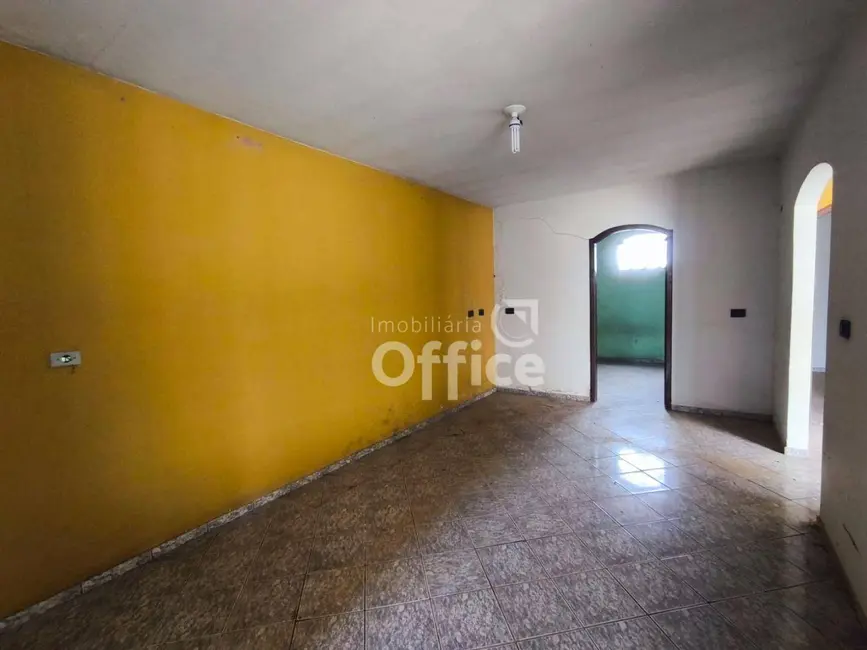Foto 4 de Casa com 3 quartos à venda, 450m2 em Maracanã, Anapolis - GO