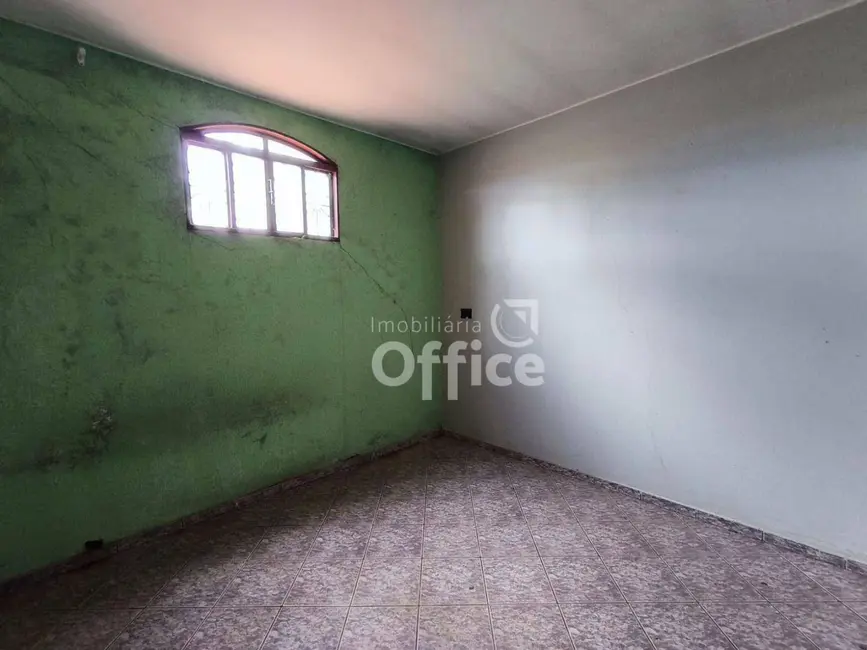 Foto 3 de Casa com 3 quartos à venda, 450m2 em Maracanã, Anapolis - GO