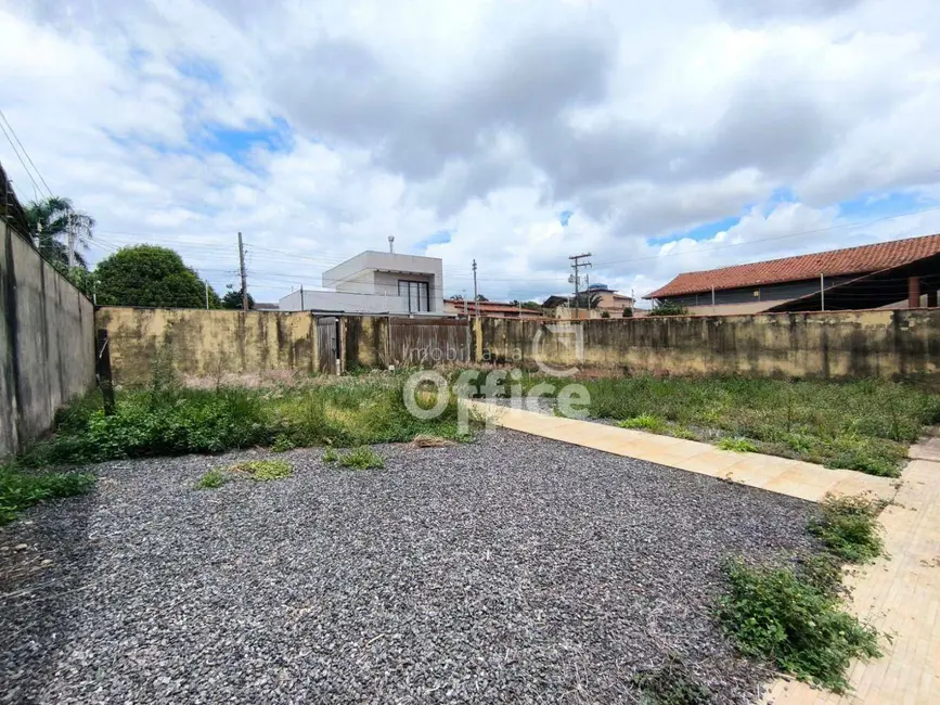 Foto 2 de Casa com 3 quartos à venda, 450m2 em Maracanã, Anapolis - GO