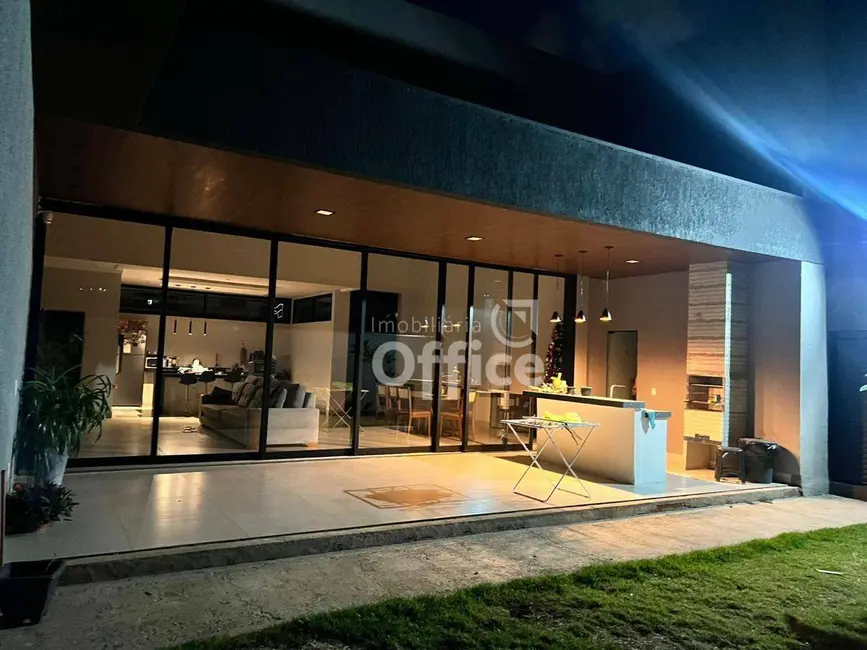 Foto 1 de Casa com 3 quartos à venda, 402m2 em Anápolis City, Anapolis - GO