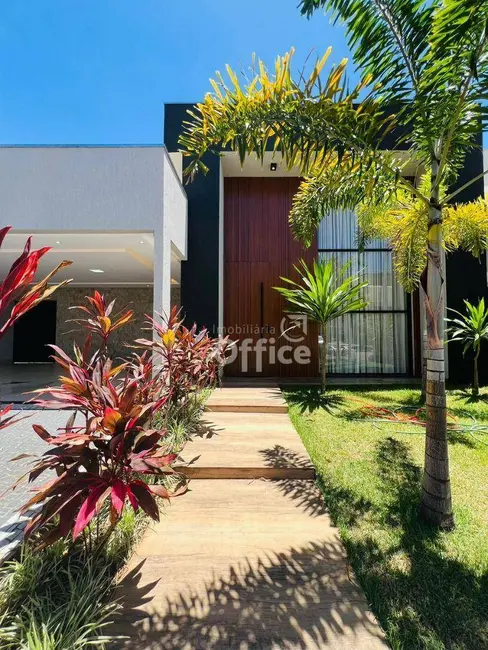 Foto 1 de Casa de Condomínio com 3 quartos à venda, 420m2 em Setor Bougainville, Anapolis - GO