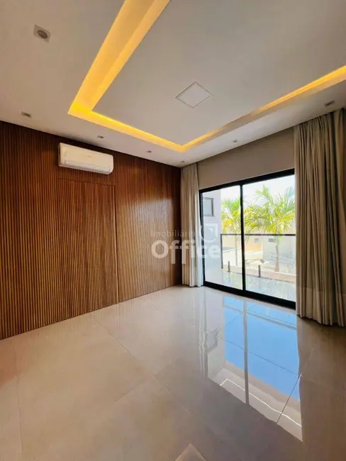 Foto 2 de Casa de Condomínio com 3 quartos à venda, 420m2 em Setor Bougainville, Anapolis - GO
