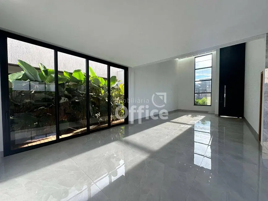Foto 8 de Casa de Condomínio com 3 quartos à venda, 390m2 em Condomínio Residencial Grand Trianon, Anapolis - GO