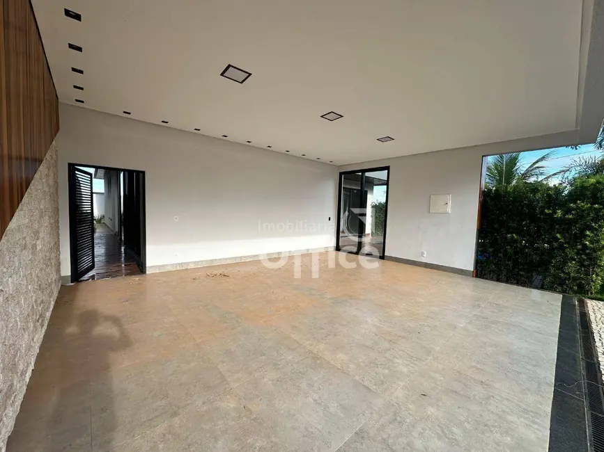 Casa de Condomínio com 4 quartos à venda, 490m2 em Condomínio Residencial Grand Trianon, Anapolis - GO - imagem 2 Foto 2 de Casa de Condomínio com 4 quartos à venda, 490m2 em Condomínio Residencial Grand Trianon, Anapolis - GO