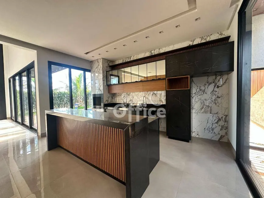 Casa de Condomínio com 4 quartos à venda, 490m2 em Condomínio Residencial Grand Trianon, Anapolis - GO - imagem 9 Foto 9 de Casa de Condomínio com 4 quartos à venda, 490m2 em Condomínio Residencial Grand Trianon, Anapolis - GO