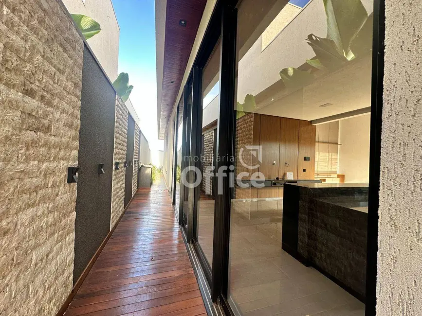 Casa de Condomínio com 4 quartos à venda, 490m2 em Condomínio Residencial Grand Trianon, Anapolis - GO - imagem 4 Foto 4 de Casa de Condomínio com 4 quartos à venda, 490m2 em Condomínio Residencial Grand Trianon, Anapolis - GO