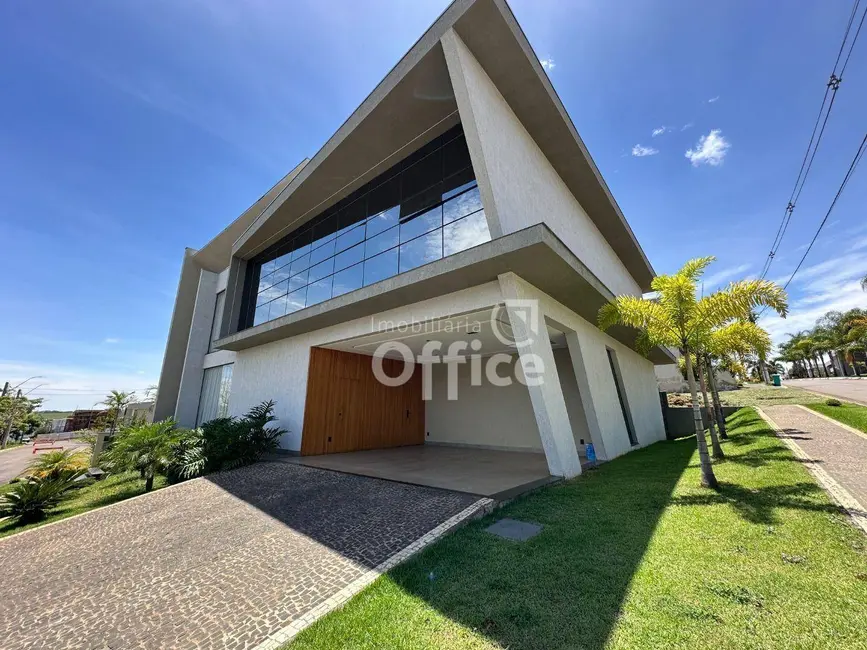 Foto 2 de Casa de Condomínio com 4 quartos para alugar, 480m2 em Condomínio Residencial Grand Trianon, Anapolis - GO