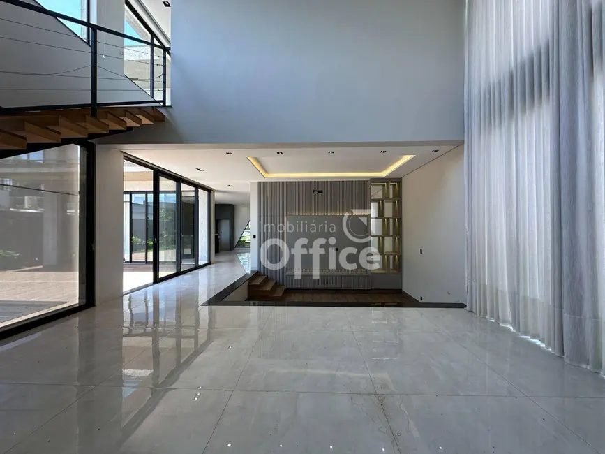Foto 7 de Casa de Condomínio com 4 quartos para alugar, 480m2 em Condomínio Residencial Grand Trianon, Anapolis - GO
