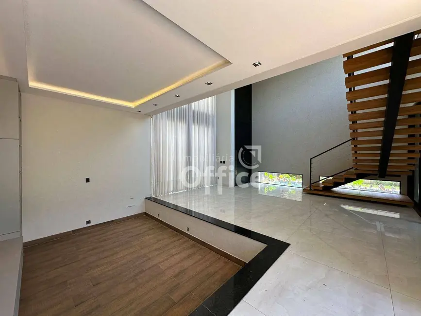 Foto 3 de Casa de Condomínio com 4 quartos para alugar, 480m2 em Condomínio Residencial Grand Trianon, Anapolis - GO