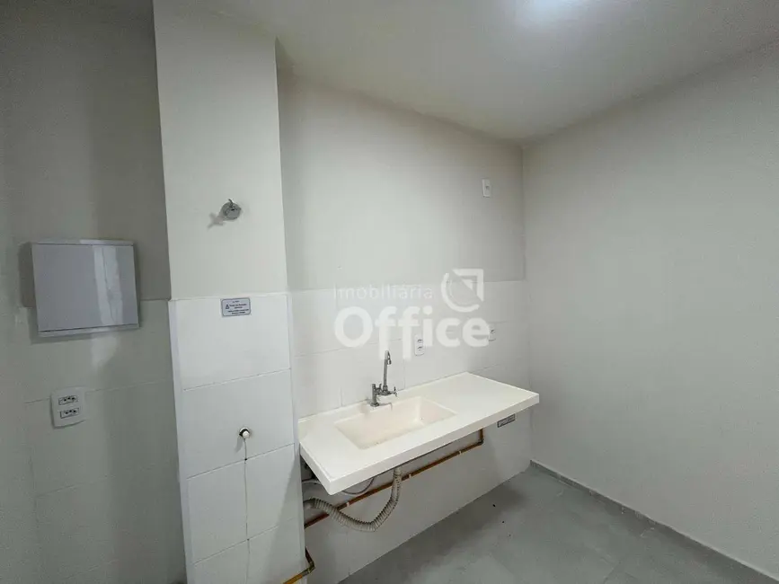 Foto 3 de Apartamento com 2 quartos à venda, 43m2 em Vila Jaiara, Anapolis - GO