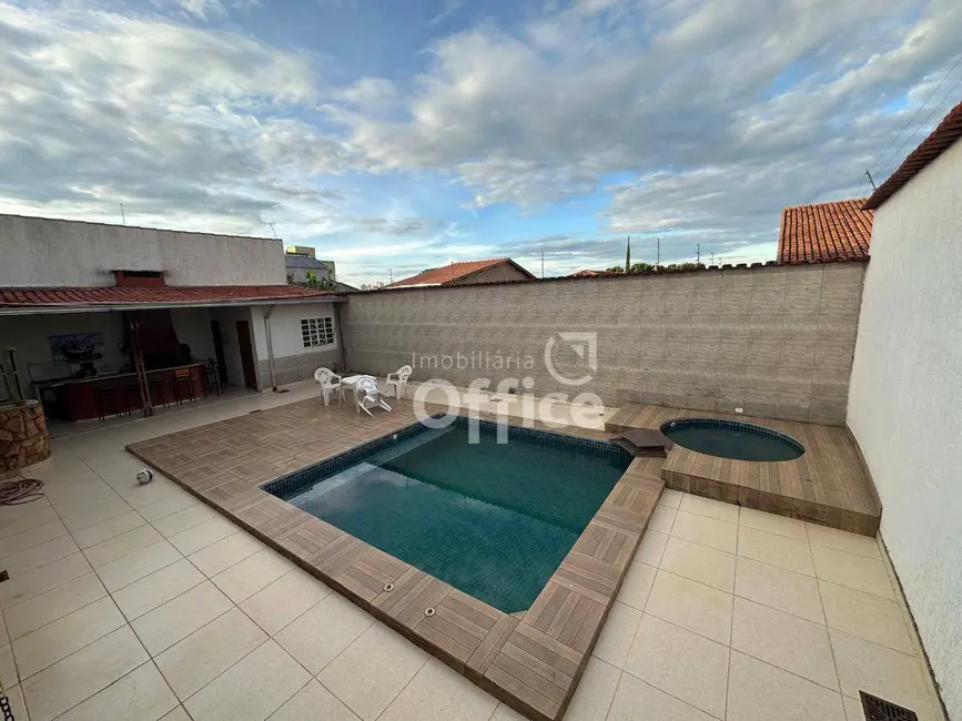Foto 2 de Casa com 4 quartos à venda, 550m2 em Jundiaí, Anapolis - GO