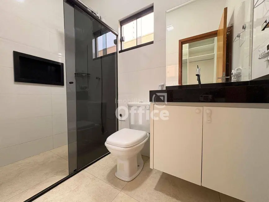 Casa com 3 quartos à venda, 230m2 em Nova Vila Jaiara, Anapolis - GO - imagem 3 Foto 3 de Casa com 3 quartos à venda, 230m2 em Nova Vila Jaiara, Anapolis - GO