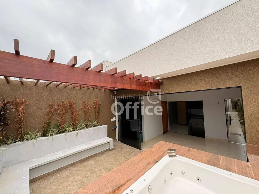 Casa com 3 quartos à venda, 230m2 em Nova Vila Jaiara, Anapolis - GO - imagem 1 Foto 1 de Casa com 3 quartos à venda, 230m2 em Nova Vila Jaiara, Anapolis - GO