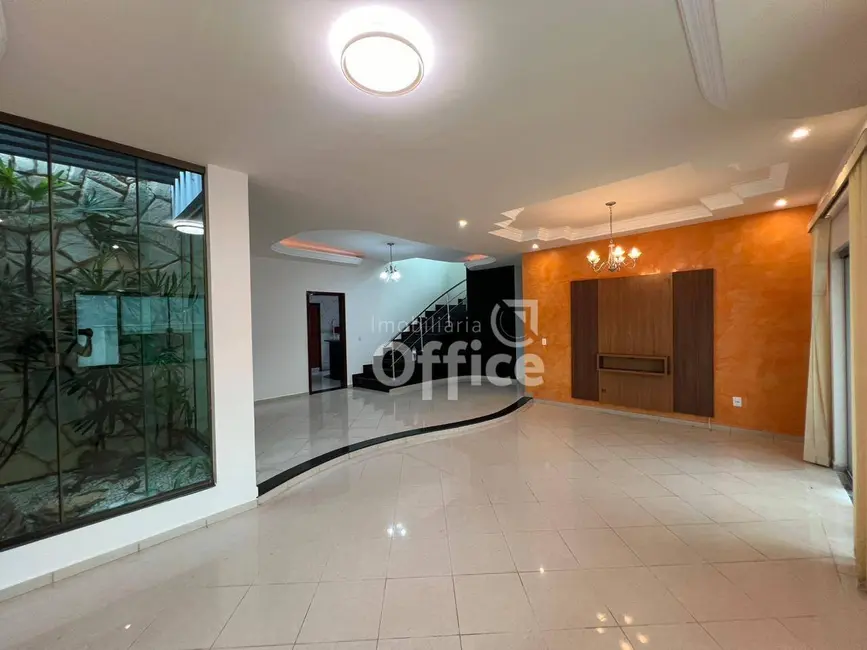 Foto 8 de Casa com 4 quartos para alugar, 330m2 em Residencial Araujoville, Anapolis - GO