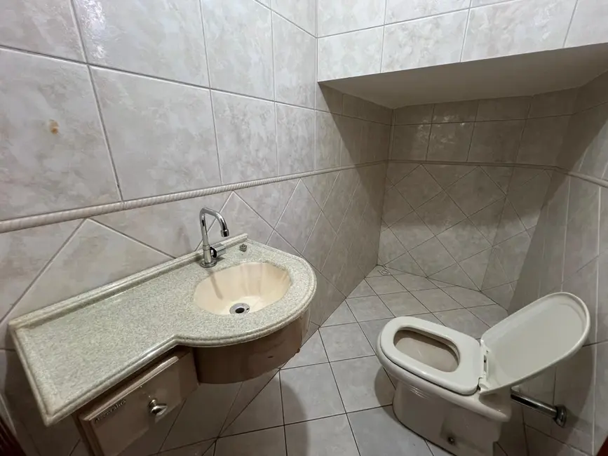 Foto 7 de Casa com 4 quartos para alugar, 330m2 em Residencial Araujoville, Anapolis - GO