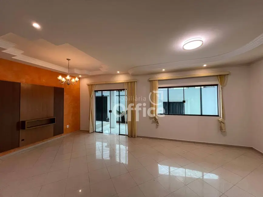 Foto 5 de Casa com 4 quartos para alugar, 330m2 em Residencial Araujoville, Anapolis - GO