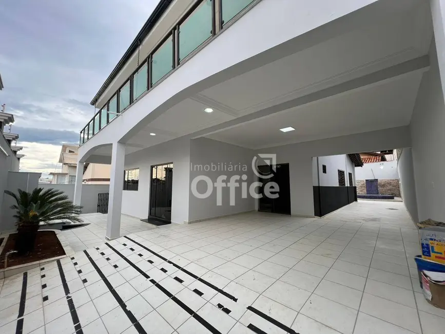 Foto 2 de Casa com 4 quartos para alugar, 330m2 em Residencial Araujoville, Anapolis - GO