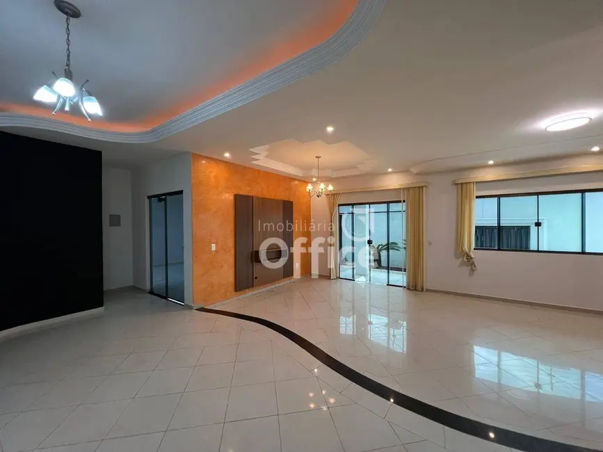 Foto 6 de Casa com 4 quartos para alugar, 330m2 em Residencial Araujoville, Anapolis - GO