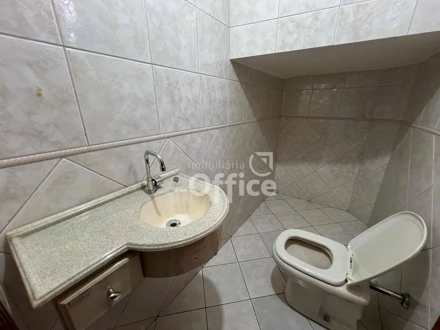 Foto 7 de Casa com 4 quartos para alugar, 330m2 em Residencial Araujoville, Anapolis - GO
