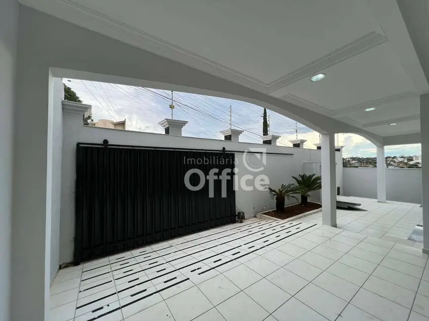 Foto 4 de Casa com 4 quartos para alugar, 330m2 em Residencial Araujoville, Anapolis - GO
