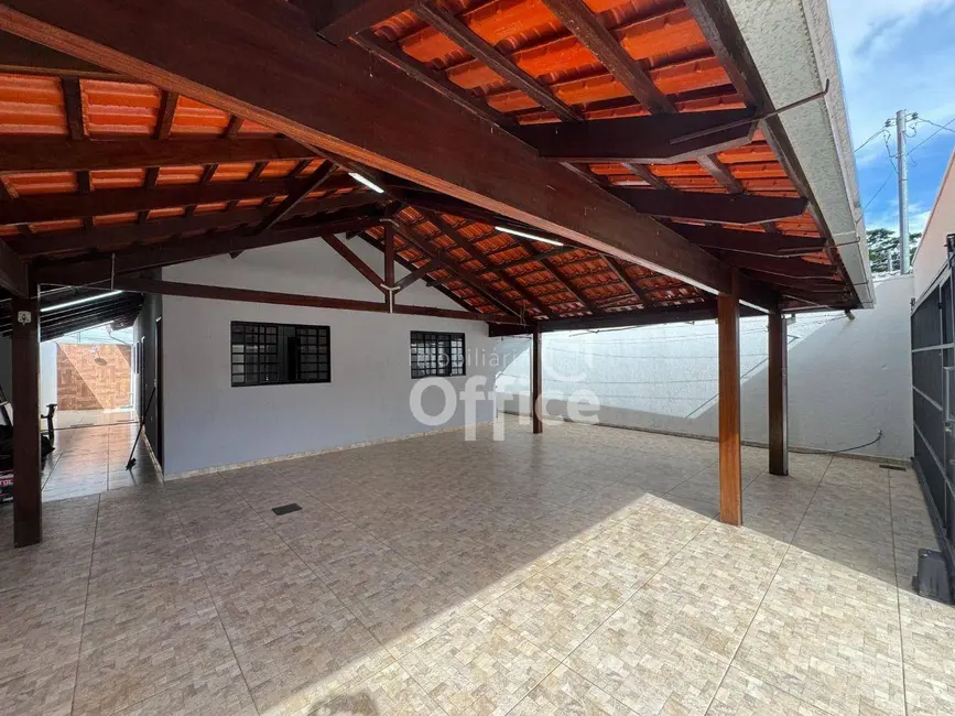 Foto 3 de Casa com 3 quartos para alugar, 200m2 em Residencial Gabriela, Anapolis - GO