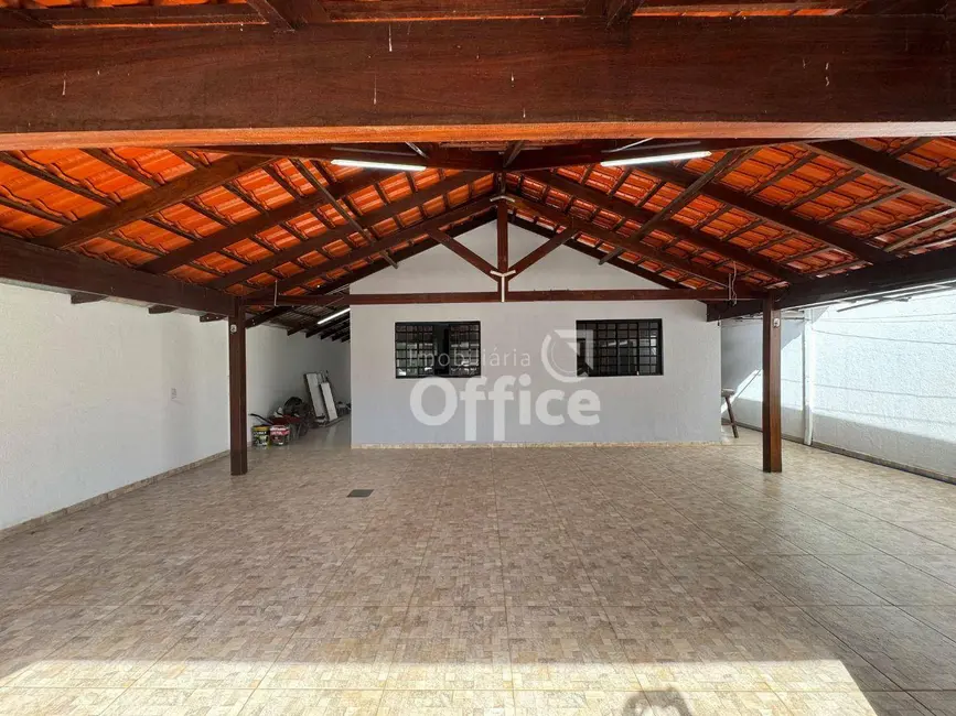 Foto 2 de Casa com 3 quartos para alugar, 200m2 em Residencial Gabriela, Anapolis - GO