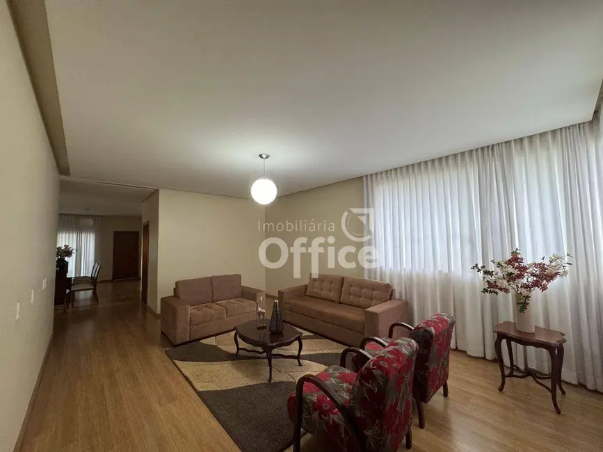 Foto 5 de Casa de Condomínio com 4 quartos para alugar, 2000m2 em Anapolis - GO