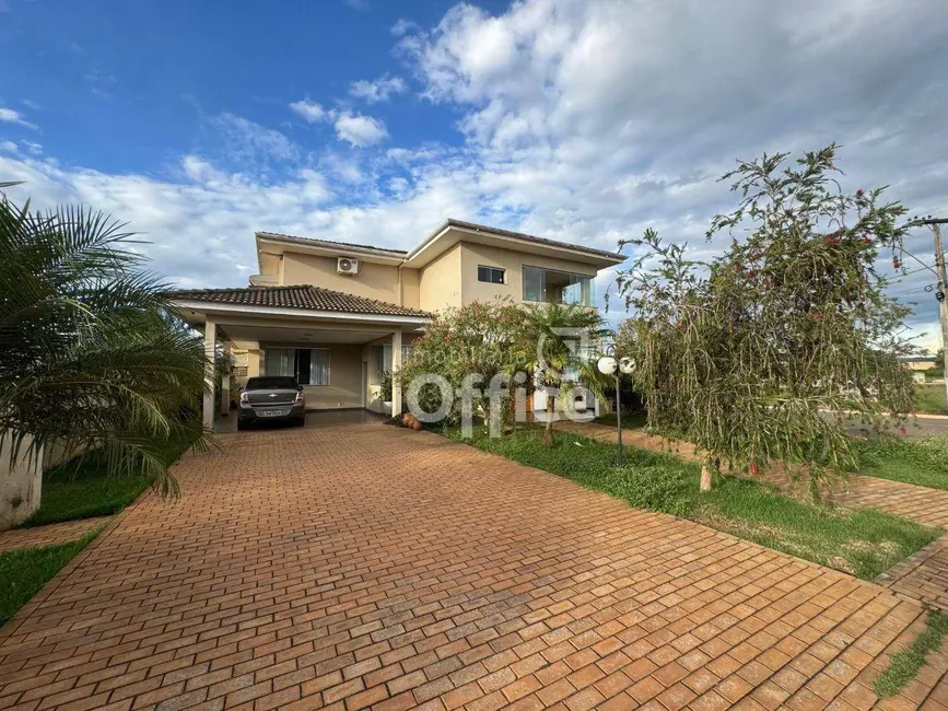 Foto 3 de Casa de Condomínio com 4 quartos para alugar, 2000m2 em Anapolis - GO