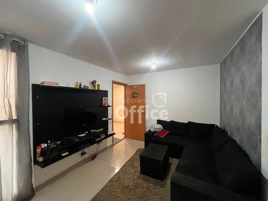 Foto 2 de Apartamento com 2 quartos à venda, 40m2 em Vila Jaiara, Anapolis - GO