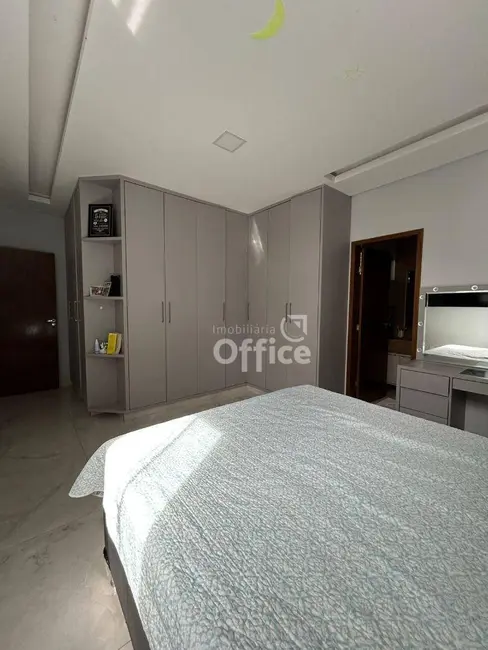 Foto 2 de Casa com 3 quartos à venda, 200m2 em Jardim Itália, Anapolis - GO