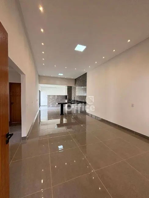 Foto 2 de Casa com 3 quartos à venda, 300m2 em Jardim Itália, Anapolis - GO