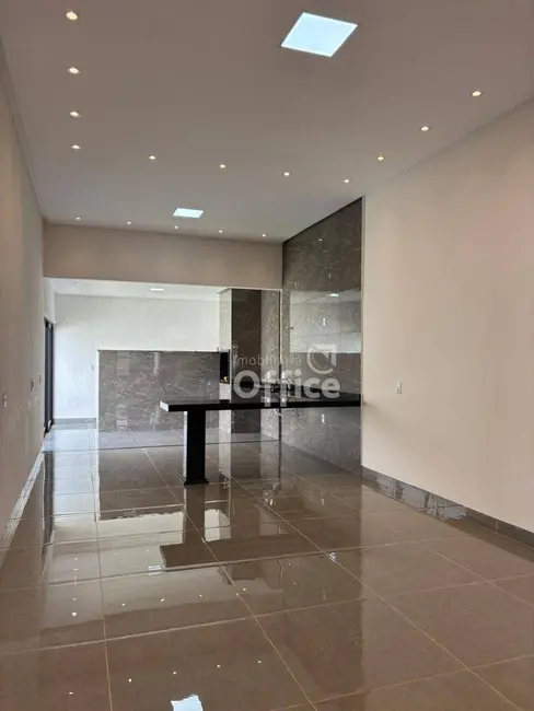 Foto 3 de Casa com 3 quartos à venda, 300m2 em Jardim Itália, Anapolis - GO