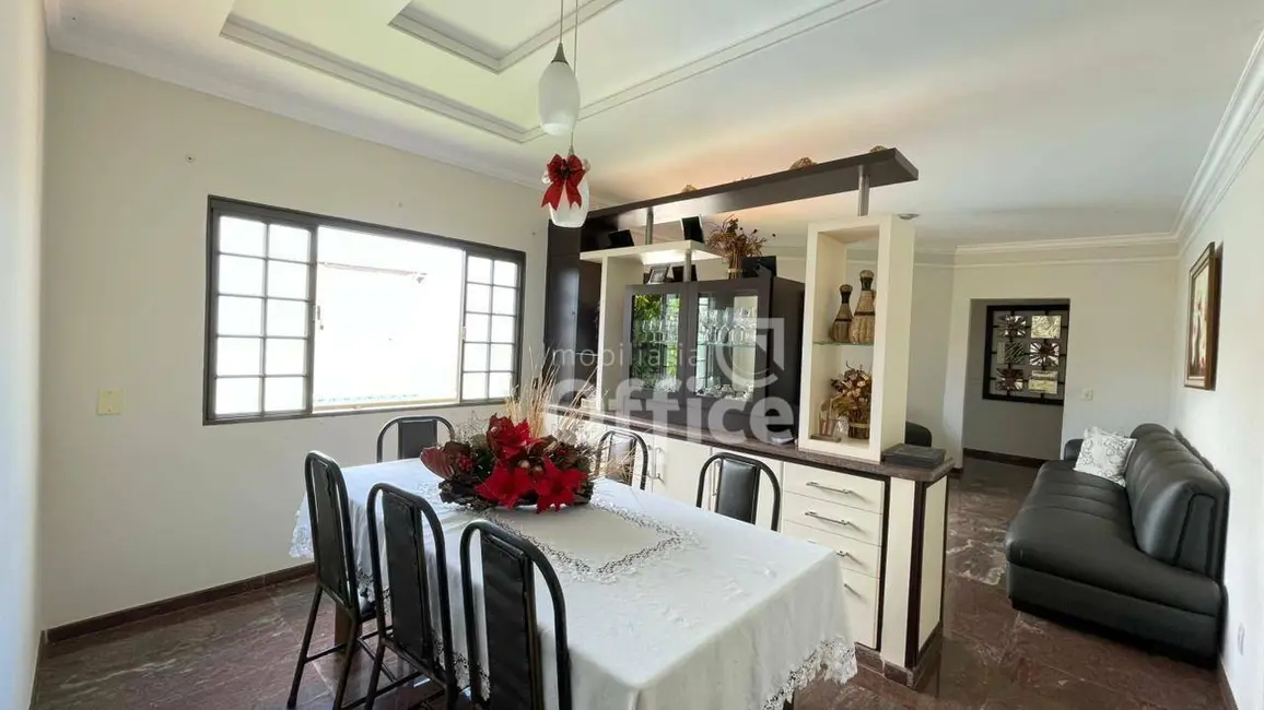 Foto 9 de Sobrado com 4 quartos à venda, 882m2 em Jardim Bandeirante, Anapolis - GO
