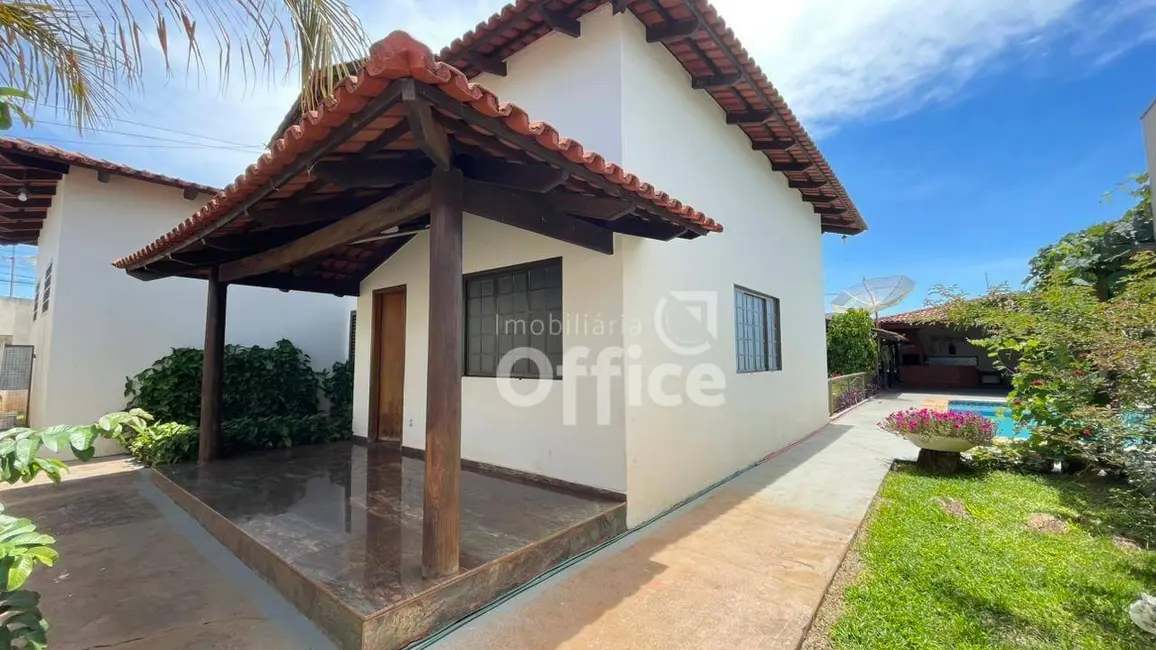 Foto 1 de Sobrado com 4 quartos à venda, 882m2 em Jardim Bandeirante, Anapolis - GO