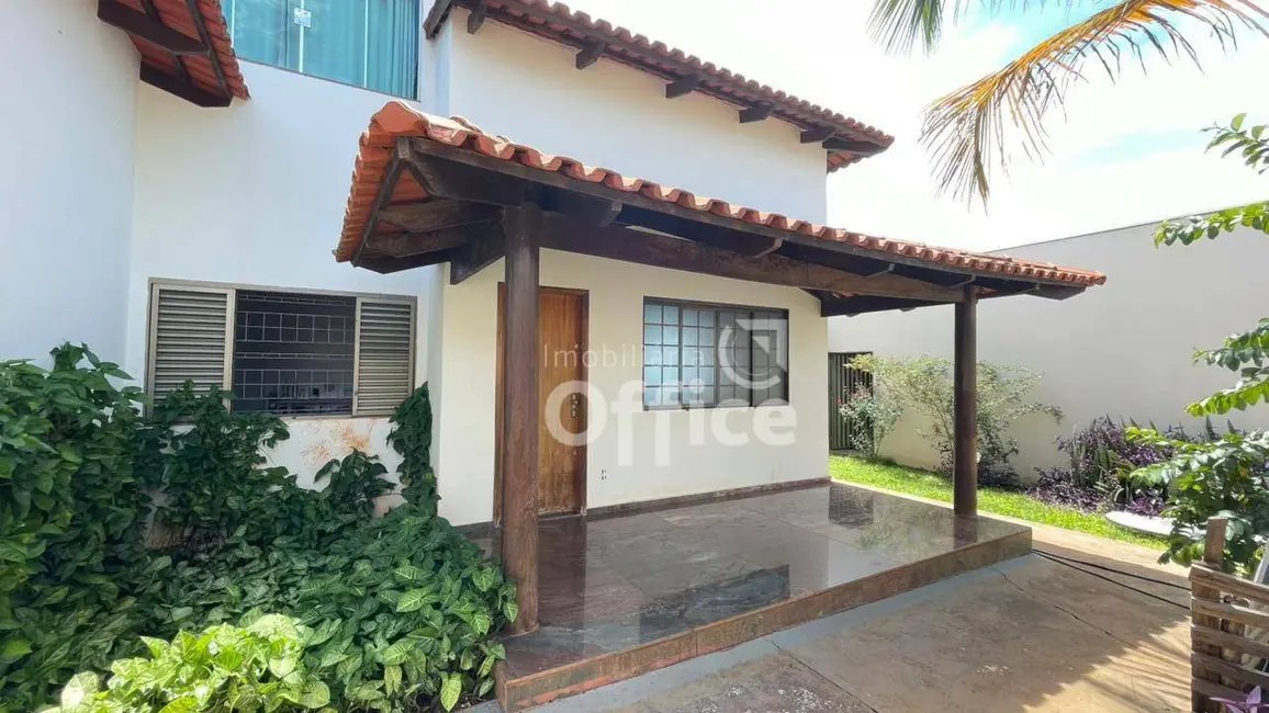Foto 2 de Sobrado com 4 quartos à venda, 882m2 em Jardim Bandeirante, Anapolis - GO