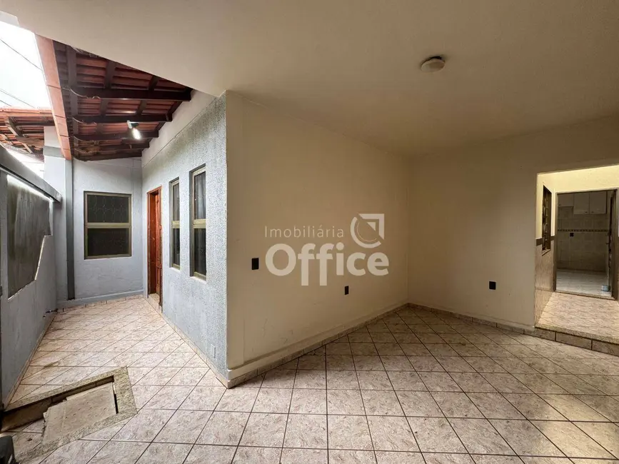 Foto 3 de Casa com 3 quartos para alugar, 300m2 em Setor Central, Anapolis - GO
