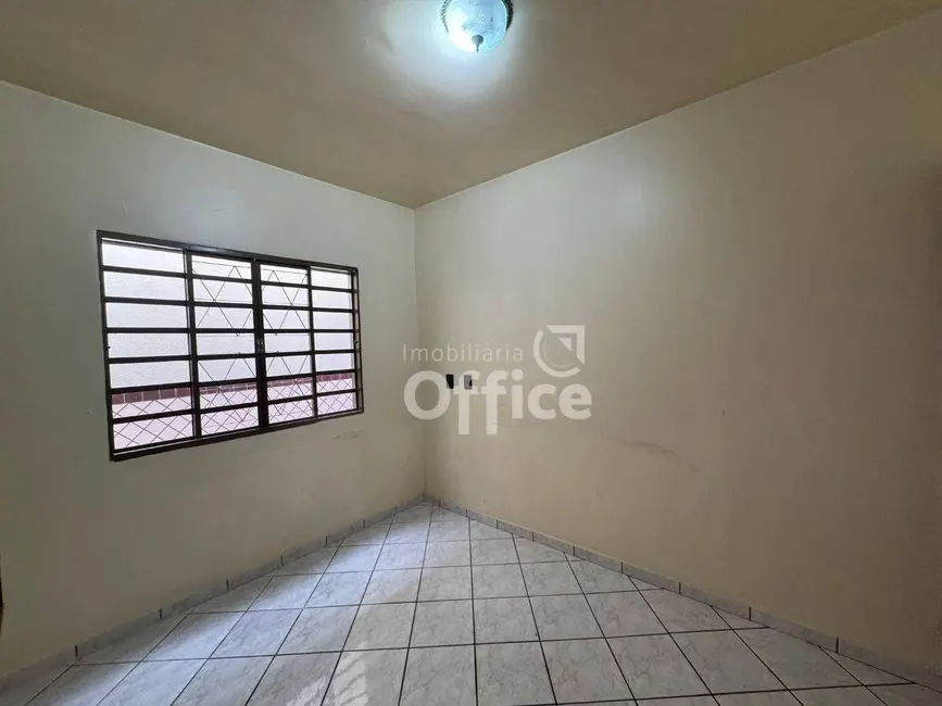 Foto 7 de Casa com 3 quartos para alugar, 300m2 em Setor Central, Anapolis - GO
