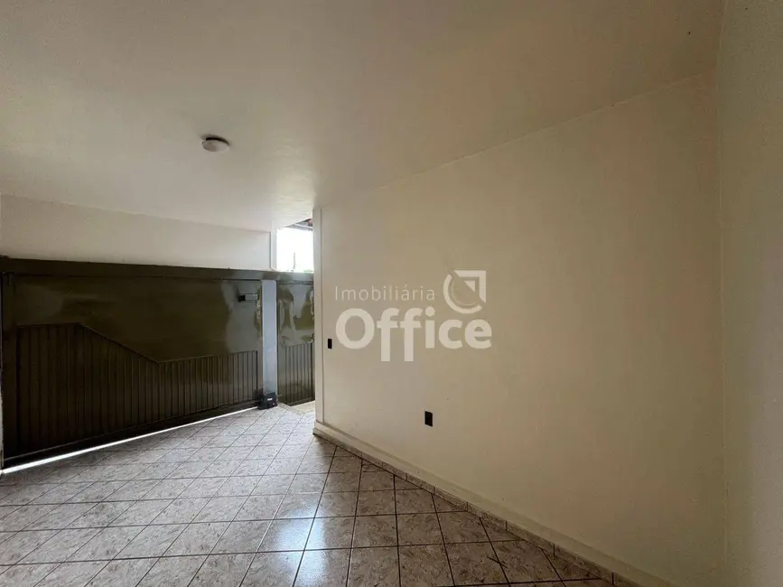 Foto 5 de Casa com 3 quartos para alugar, 300m2 em Setor Central, Anapolis - GO
