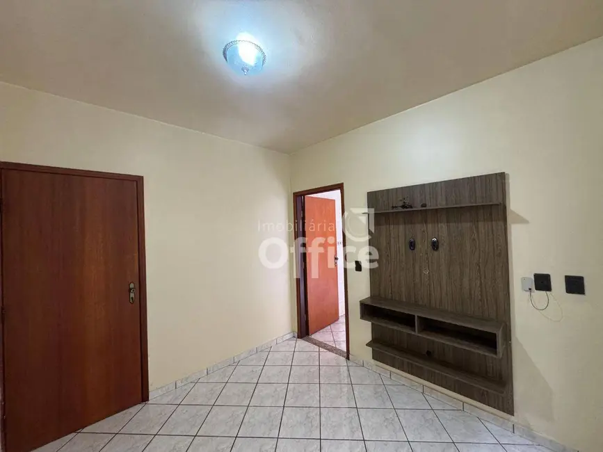 Foto 6 de Casa com 3 quartos para alugar, 300m2 em Setor Central, Anapolis - GO
