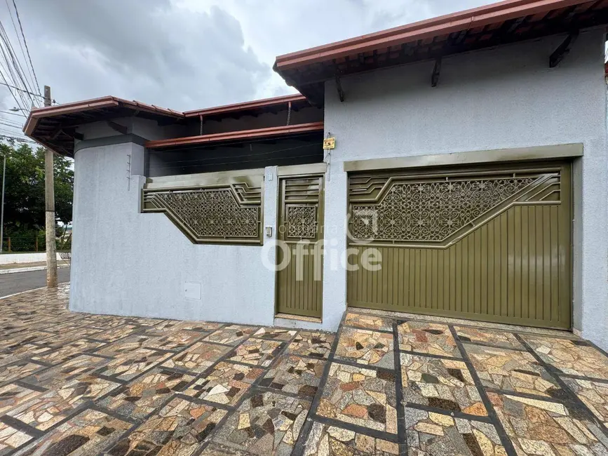 Foto 1 de Casa com 3 quartos para alugar, 300m2 em Setor Central, Anapolis - GO